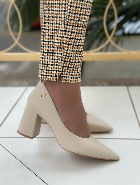 Scarpin UsaFlex Couro Soft Vanilla – Salto Bloco