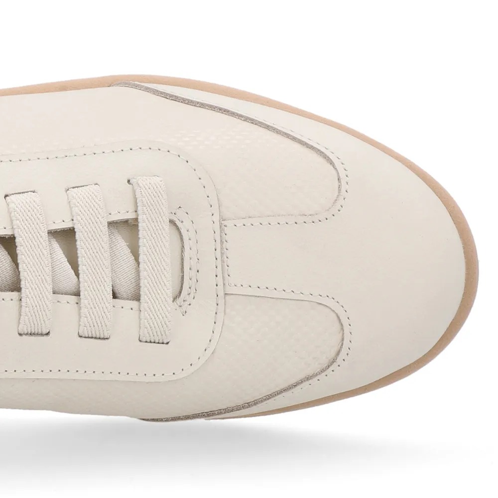 Tênis Couro Marfim com Detalhe em Ouro Light – Calce Fácil