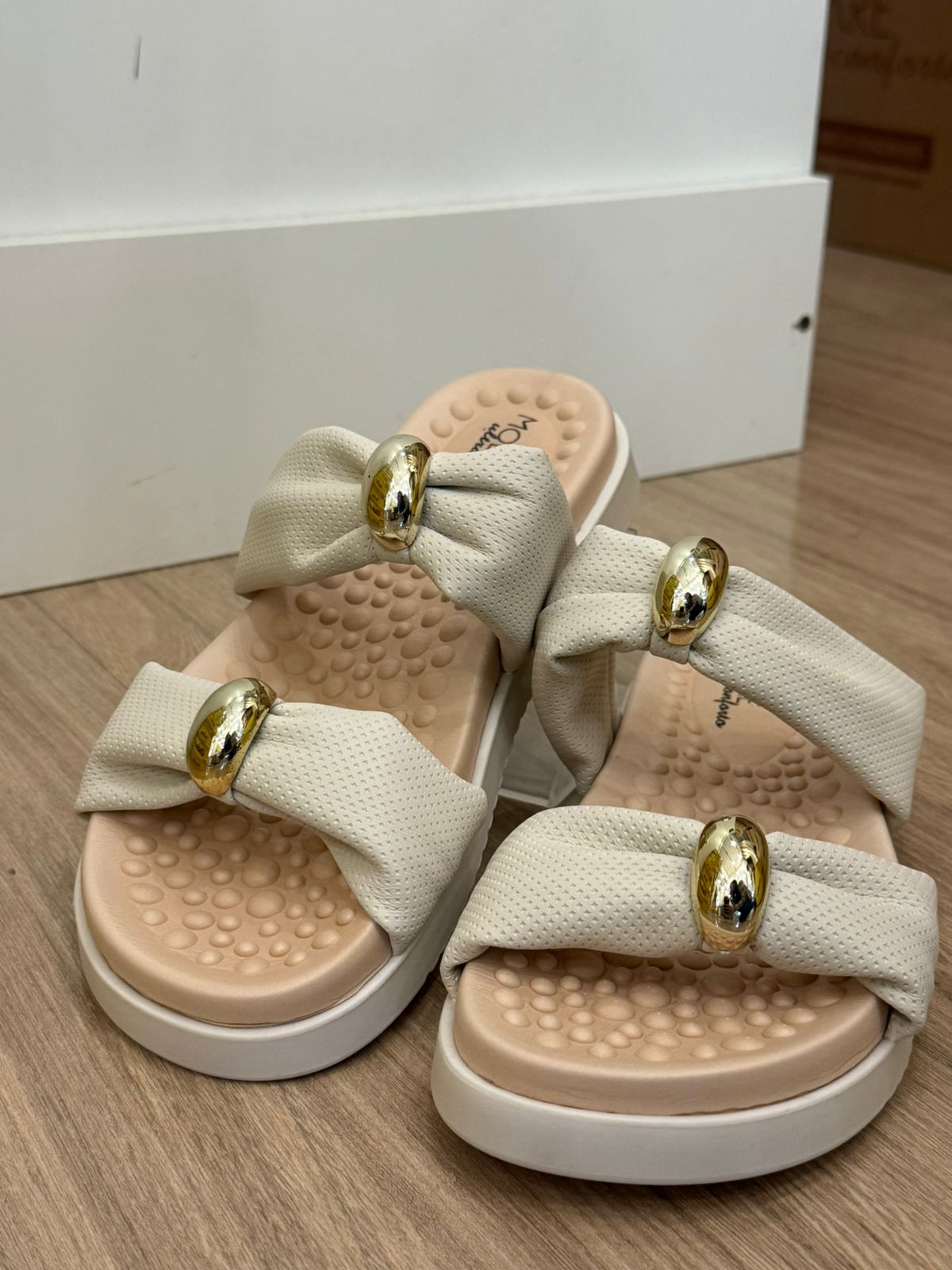 Chinelo Napa com Joia Branco