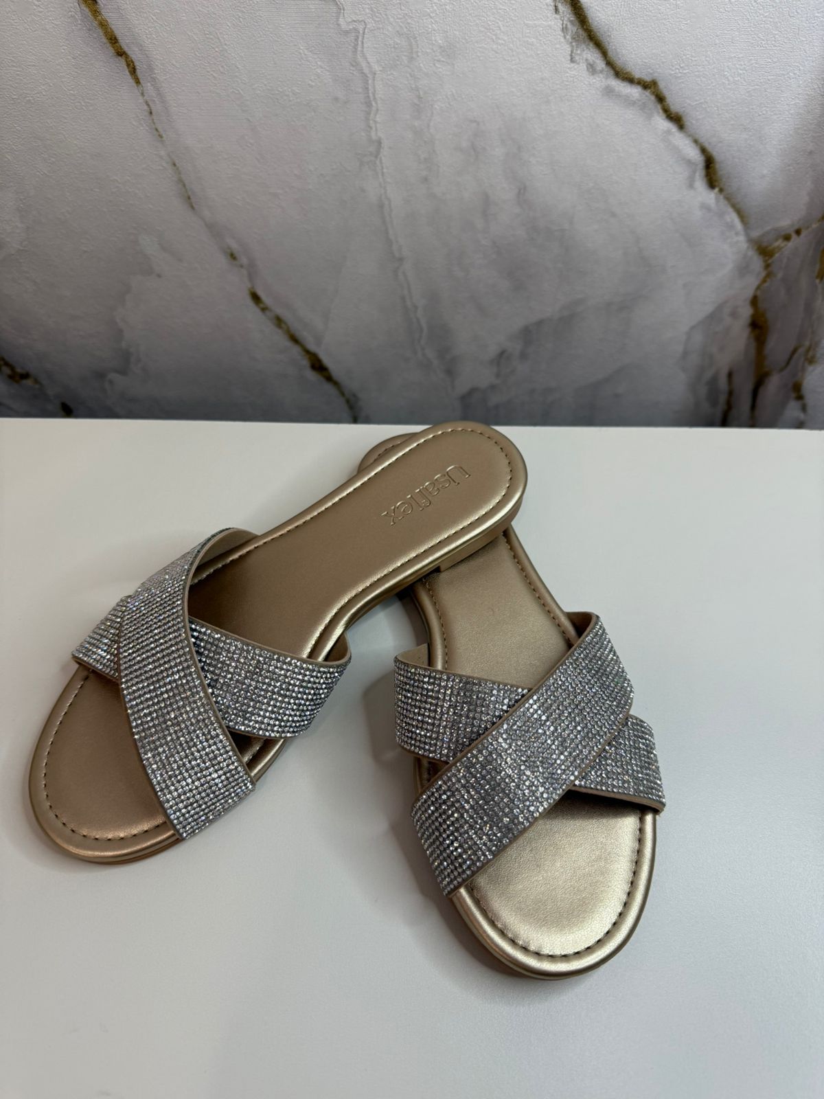 Tamanco enfeite ouro ligh