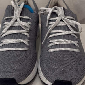 Tênis cinza mescla white