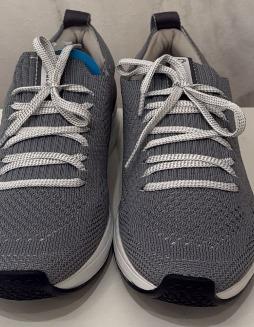 Tênis cinza mescla white