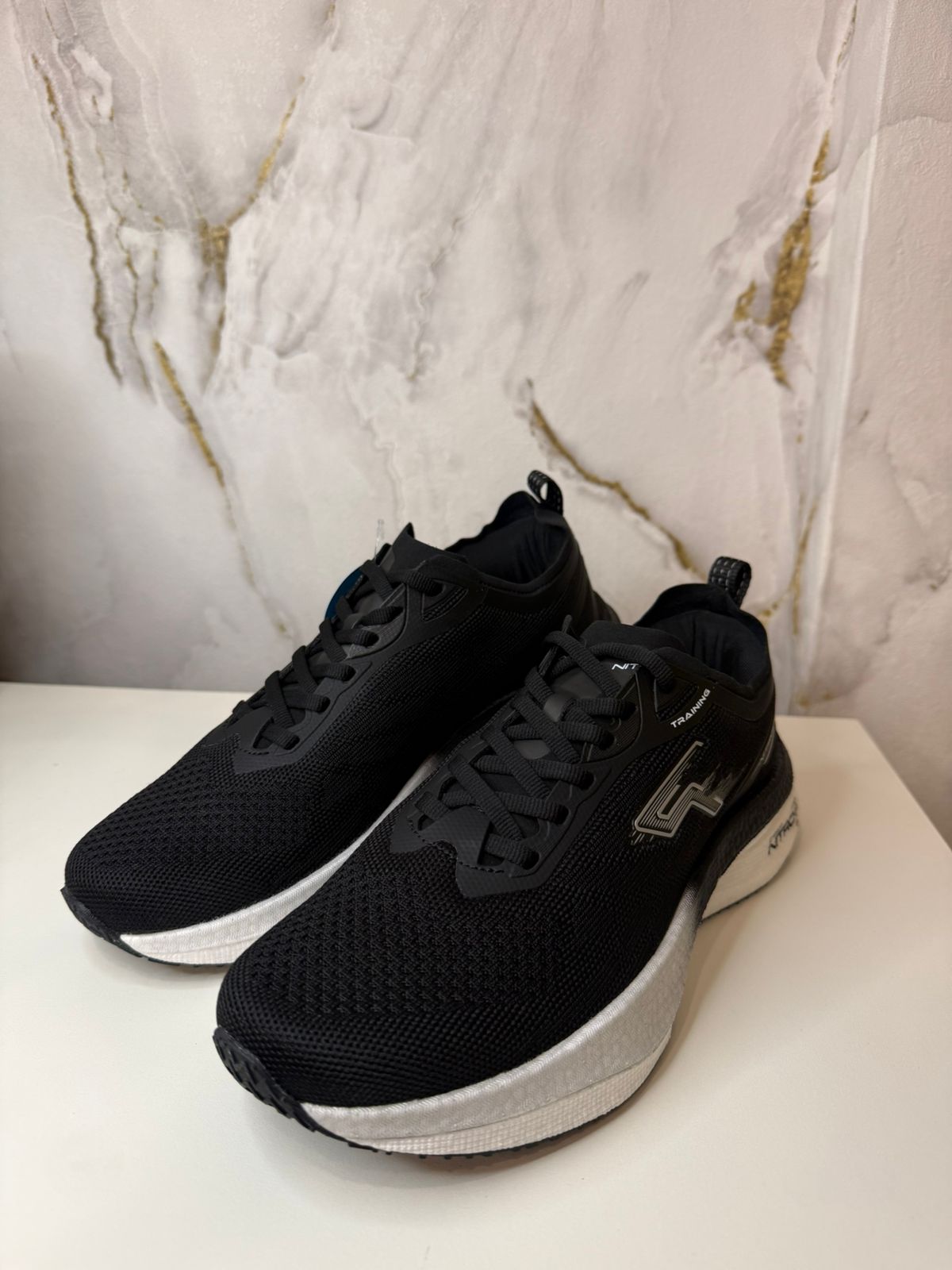 Tênis pegada - tecido preto - Imagem 2