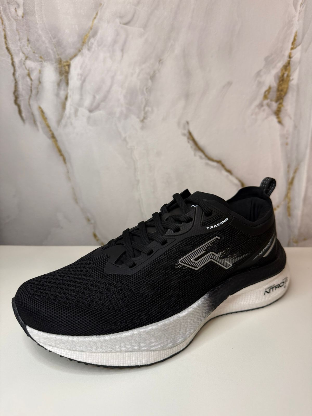 Tênis pegada - tecido preto - Imagem 3