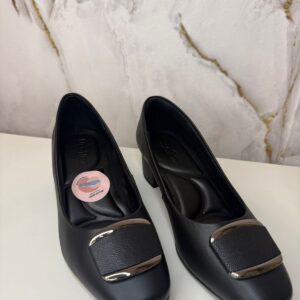 Scarpin em couro preto