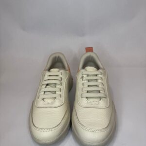 Tênis em couro branco