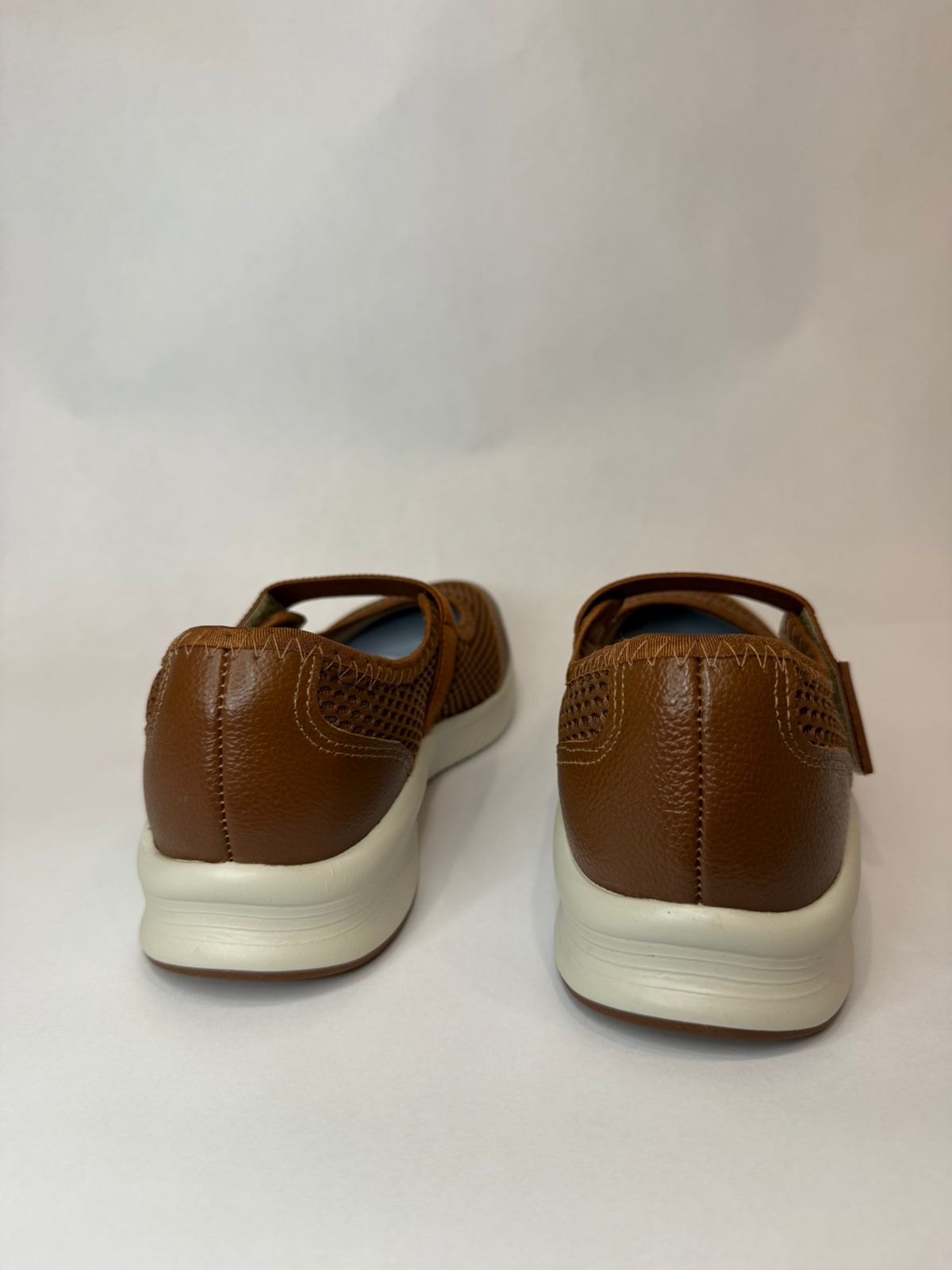 Tênis em couro marrom