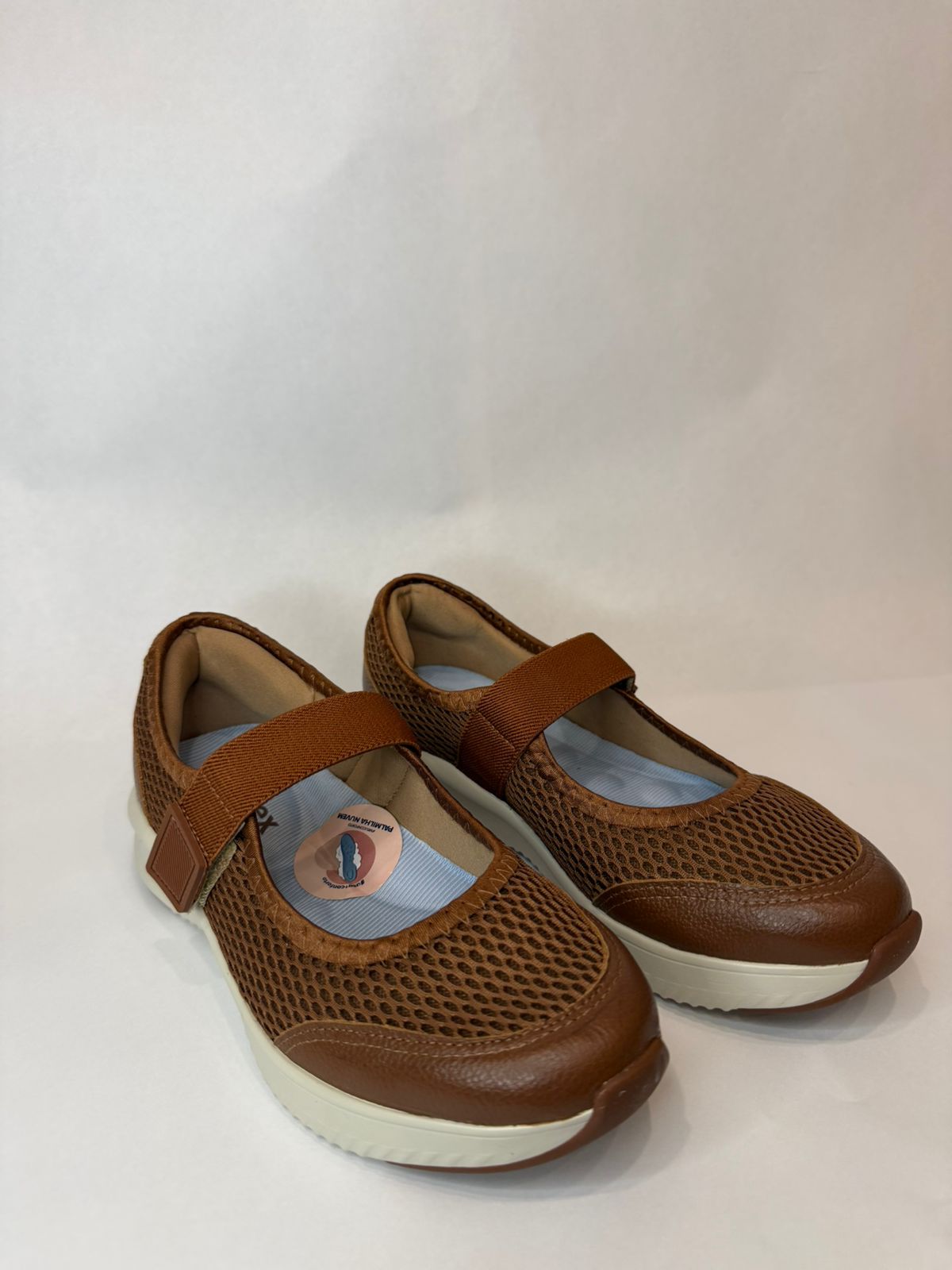 Tênis em couro marrom