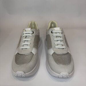 Tênis em couro cinza